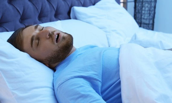 Jak bezdech wpływa na saturację krwi podczas snu?